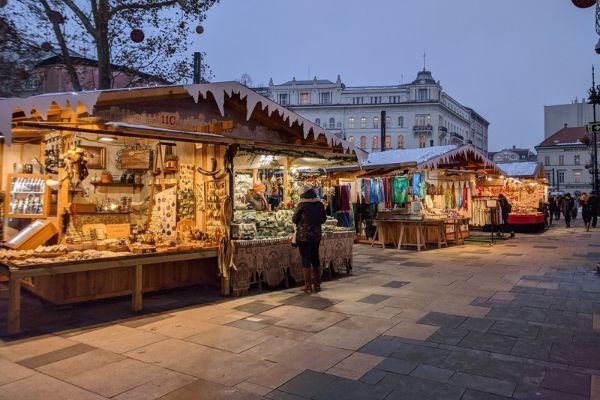 vorosmorty ter market